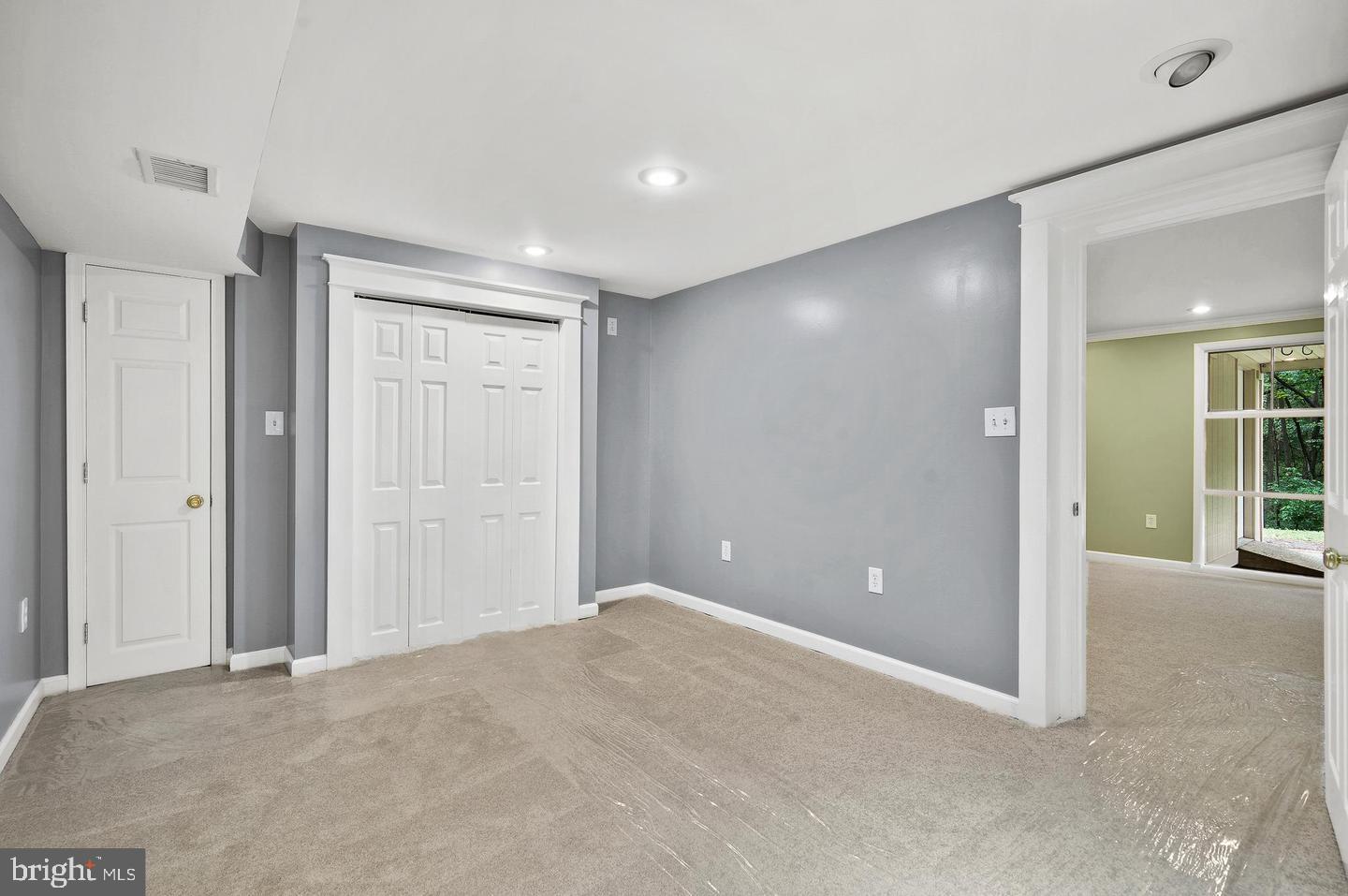 SLEEPY HOLLOW WOODS - Residential Lease