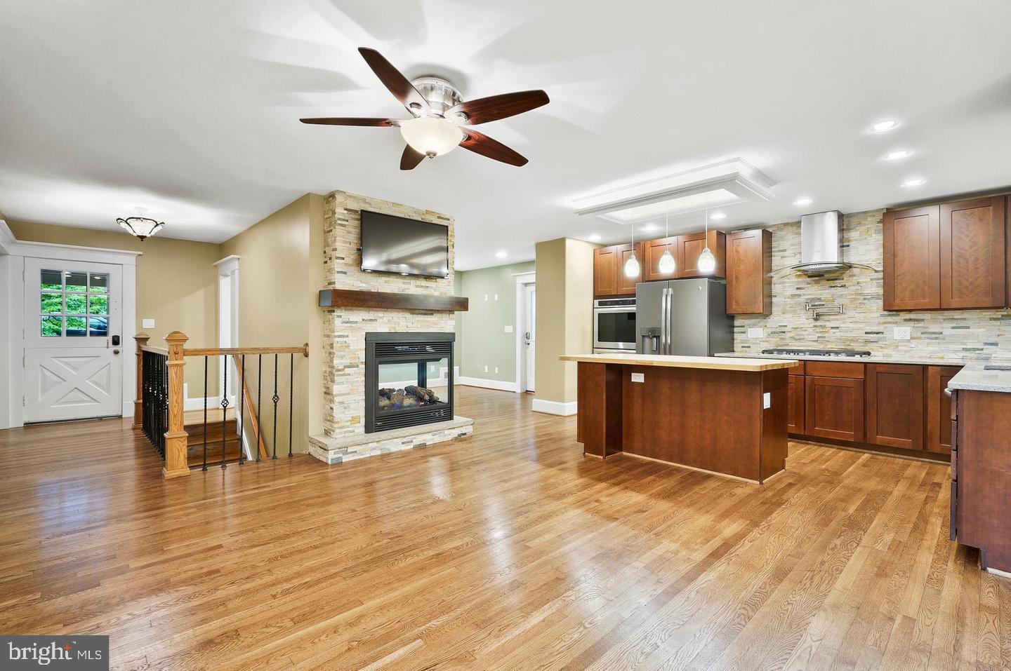 SLEEPY HOLLOW WOODS - Residential Lease