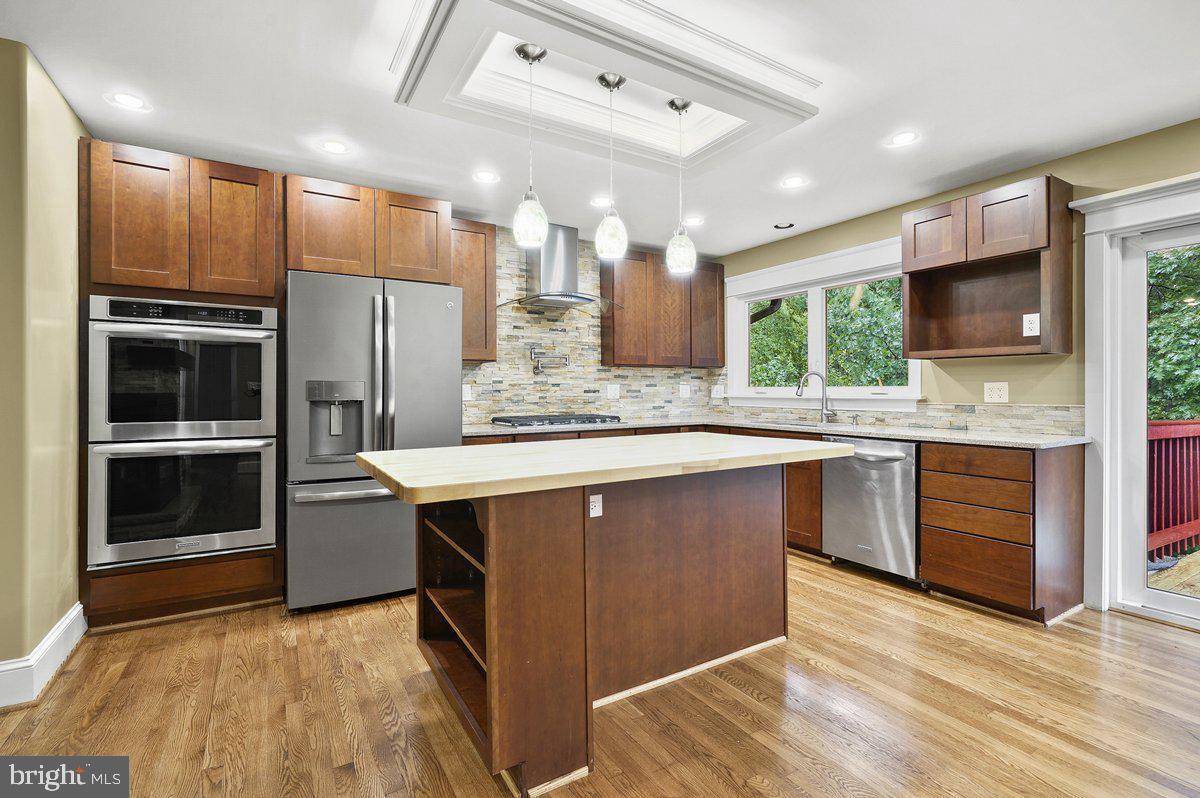 SLEEPY HOLLOW WOODS - Residential Lease