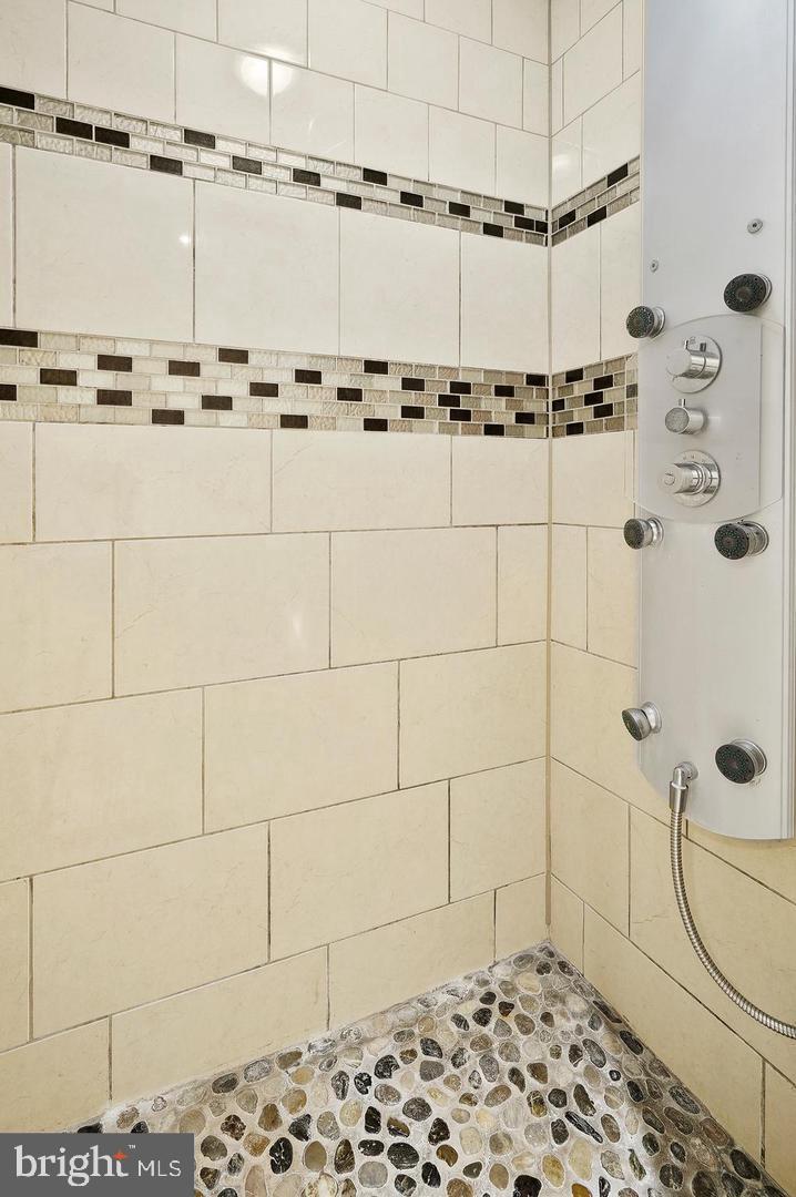 SLEEPY HOLLOW WOODS - Residential Lease