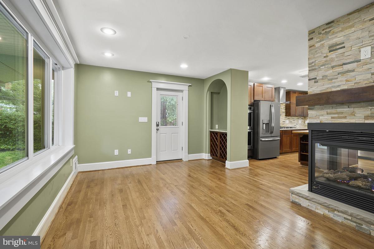 SLEEPY HOLLOW WOODS - Residential Lease