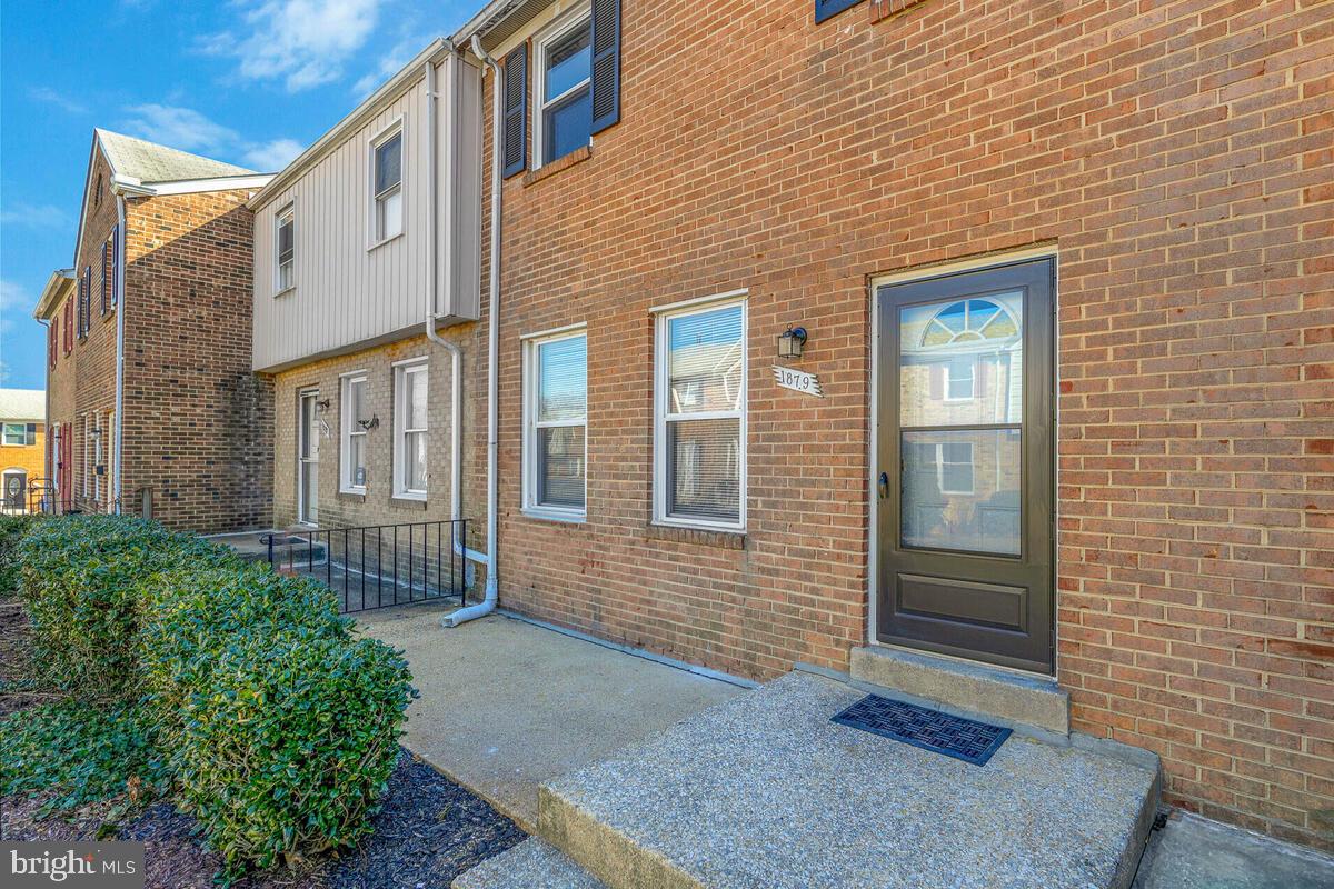 OLD TOWNE VILLAGE CONDOMINIUMS - Residential