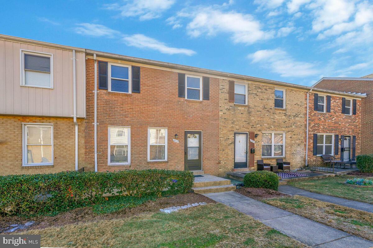 OLD TOWNE VILLAGE CONDOMINIUMS - Residential