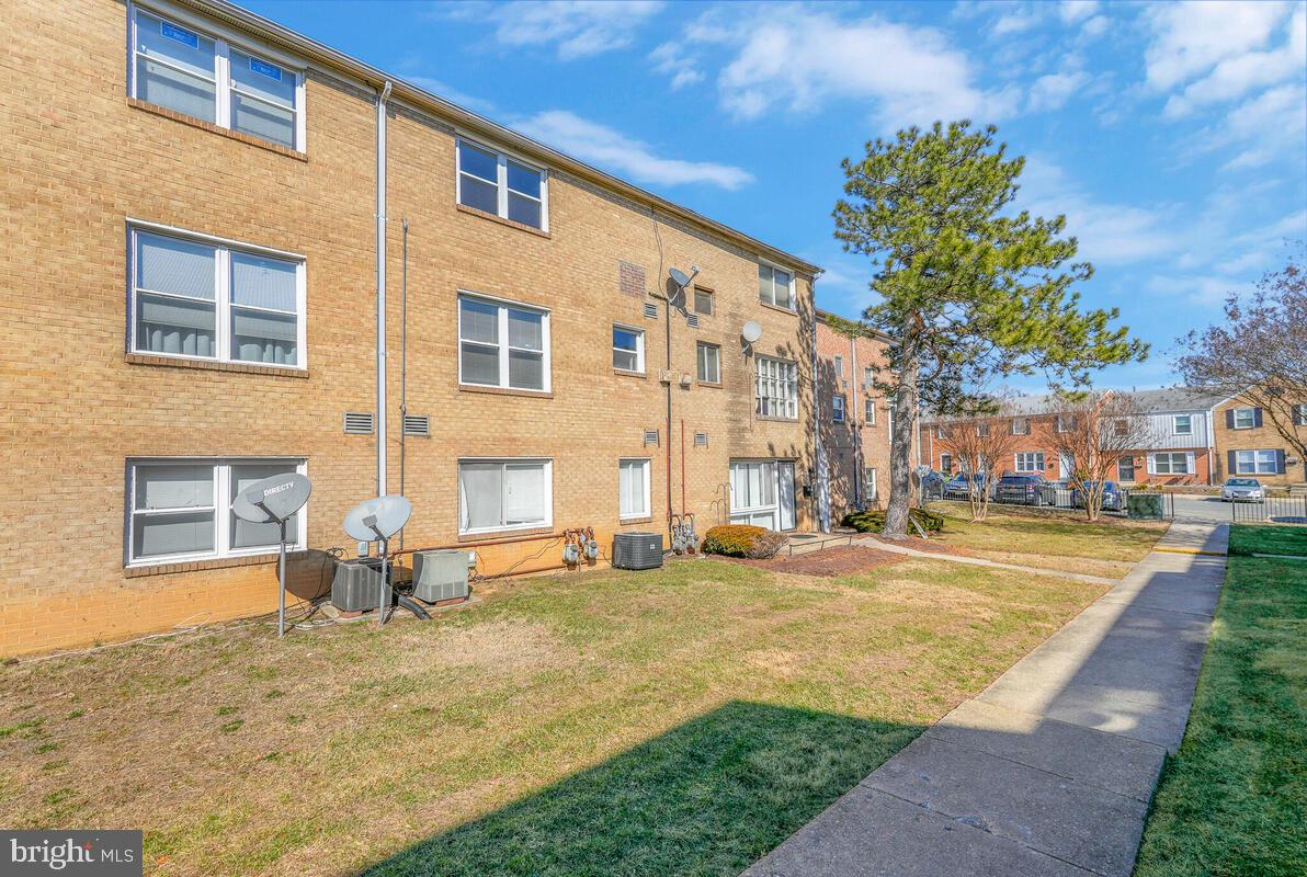 OLD TOWNE VILLAGE CONDOMINIUMS - Residential