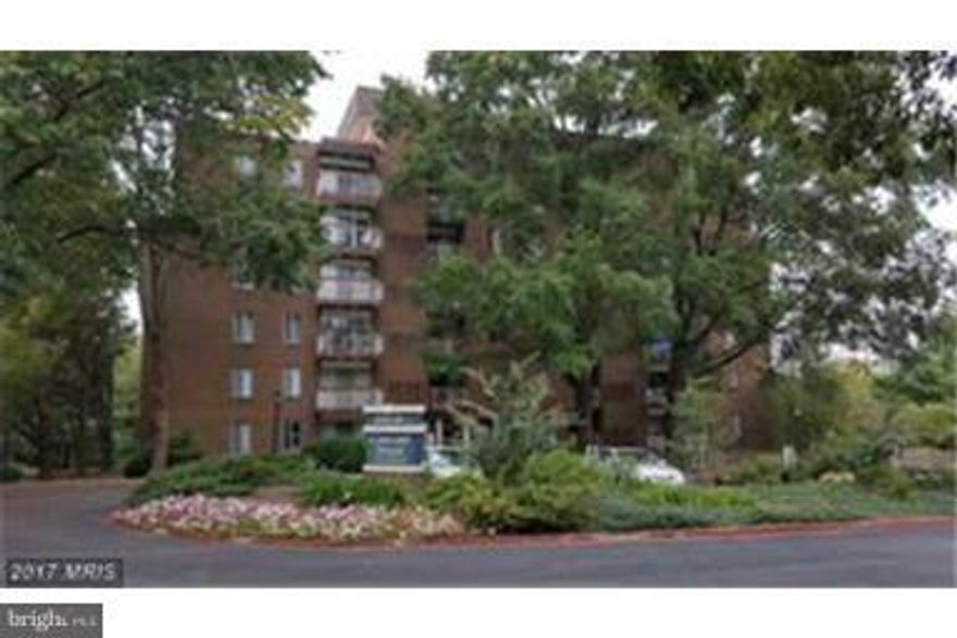 MUST SEE! Snow removal, lawn maintenance included in low monthly condo fee.GREAT LOCATION!