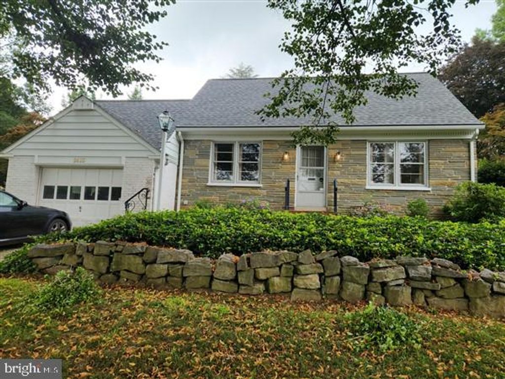 Photo of 1410 SPRINGSIDE DR, LANCASTER, PA 17603 (MLS # PALA2040286)