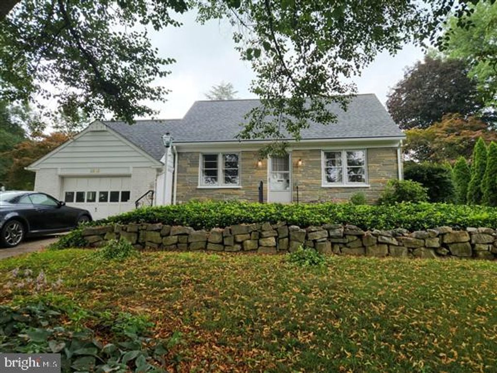 Photo of 1410 SPRINGSIDE DR, LANCASTER, PA 17603 (MLS # PALA2040286)