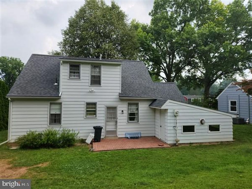 Photo of 1410 SPRINGSIDE DR, LANCASTER, PA 17603 (MLS # PALA2040286)