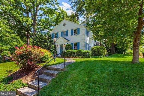 Photo of 6008 Wynnwood Road, BETHESDA, MD 20816 (MLS # MDMC2180622)
