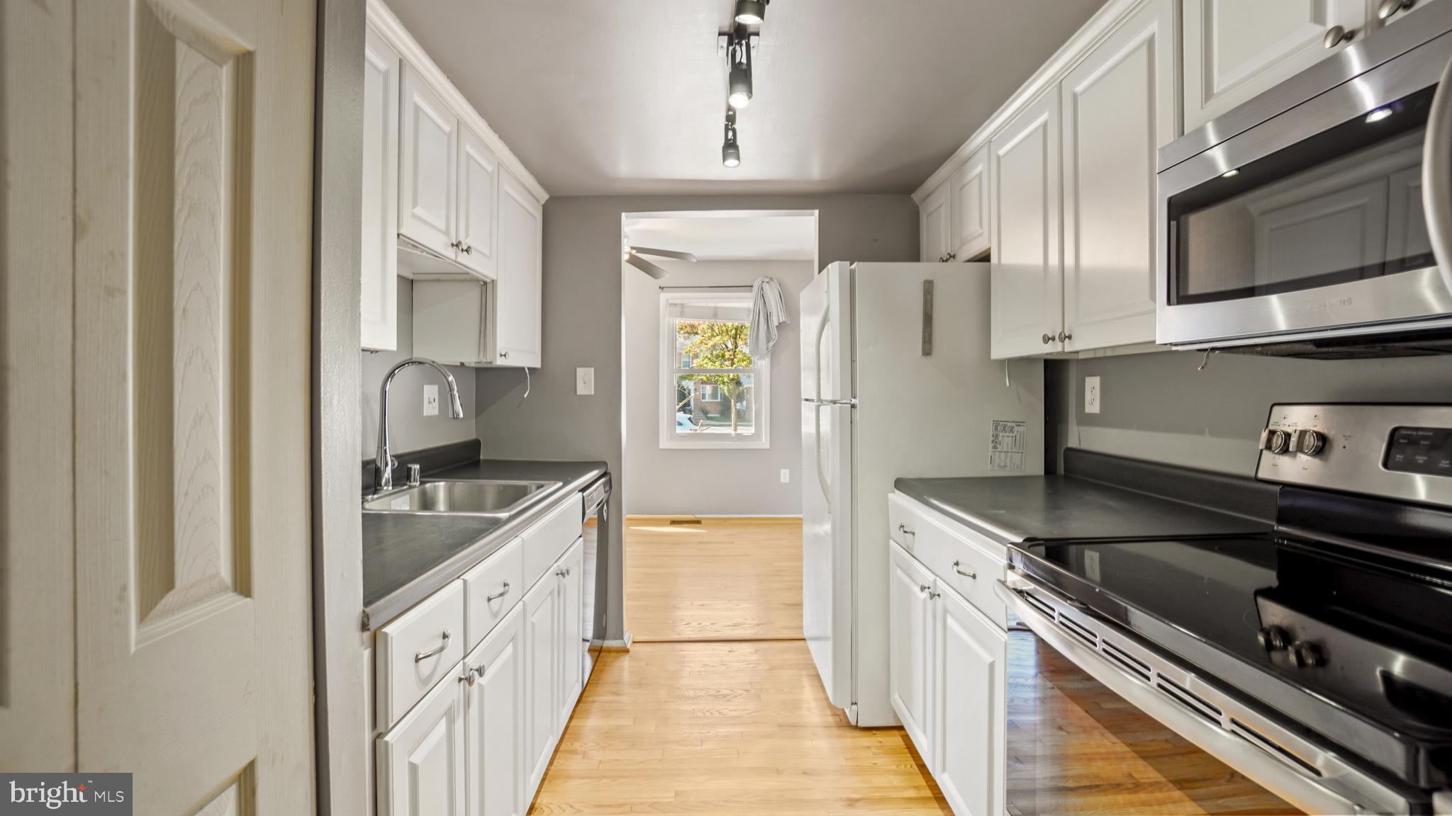 BAY HILLS - Residential Lease