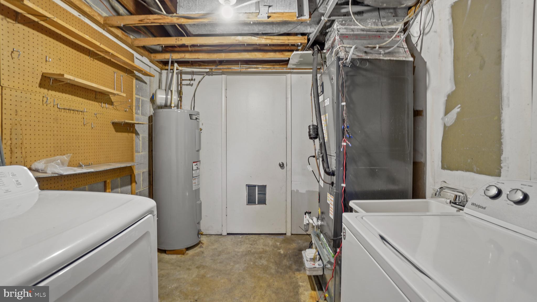 BAY HILLS - Residential Lease