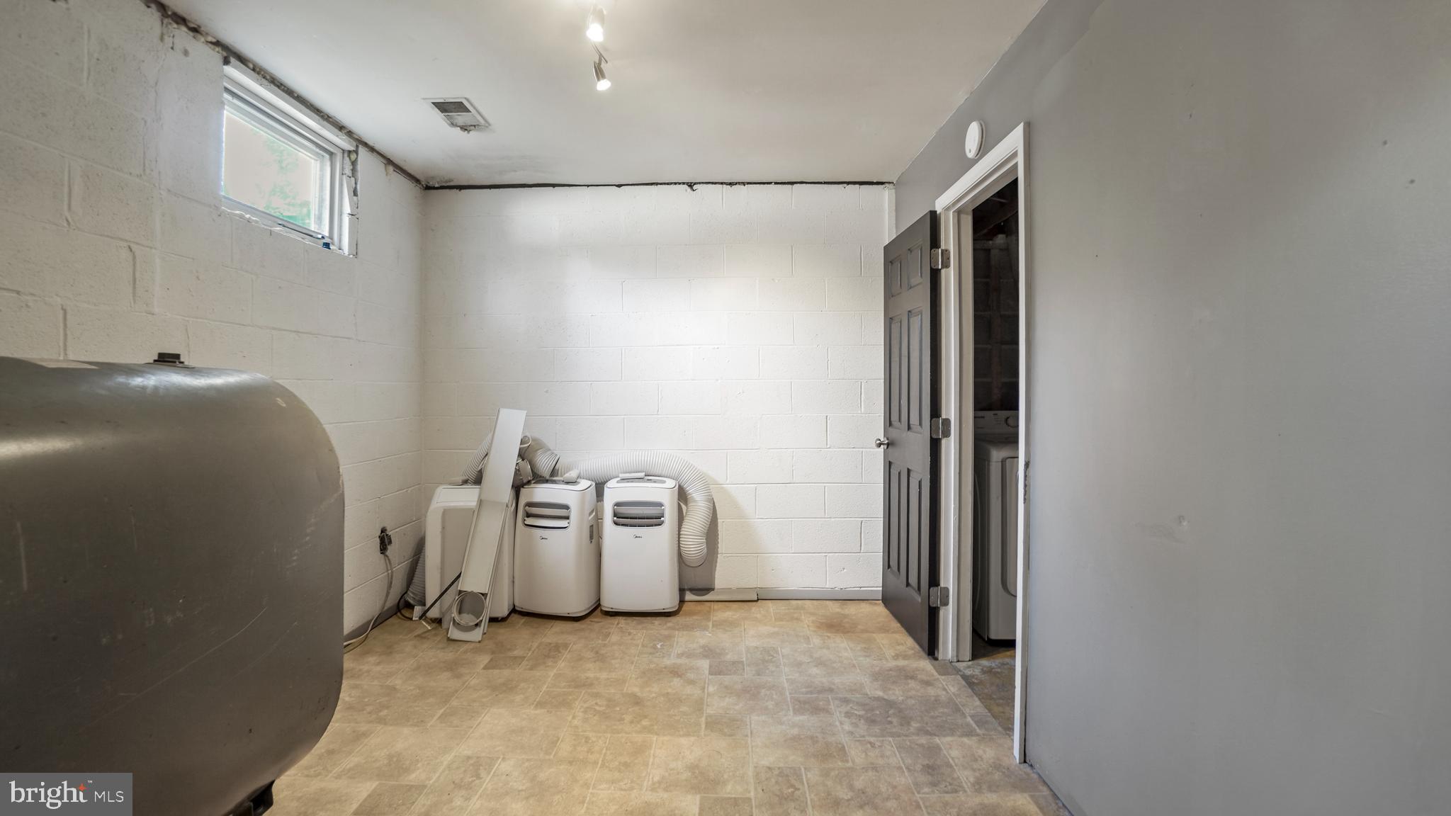 BAY HILLS - Residential Lease