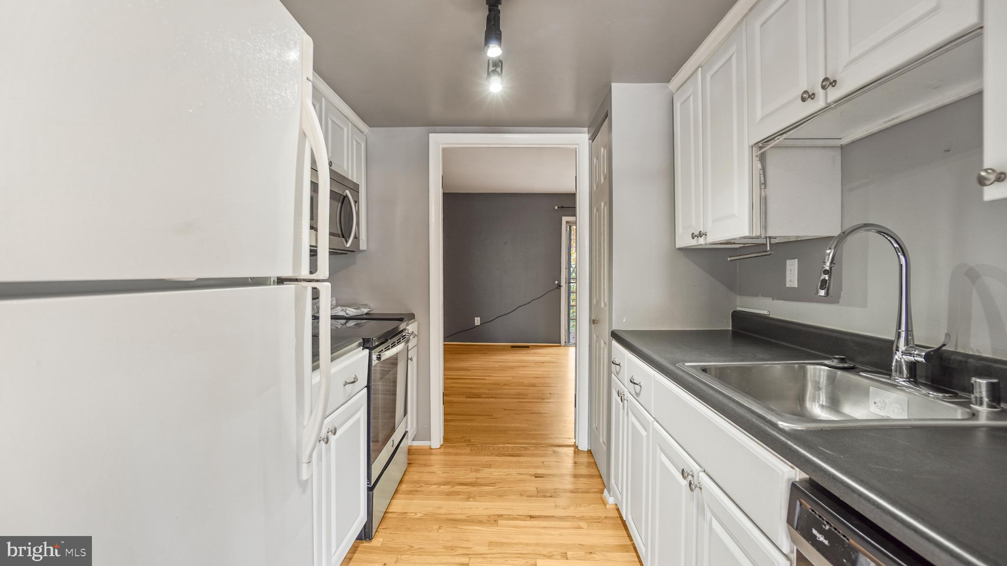 BAY HILLS - Residential Lease