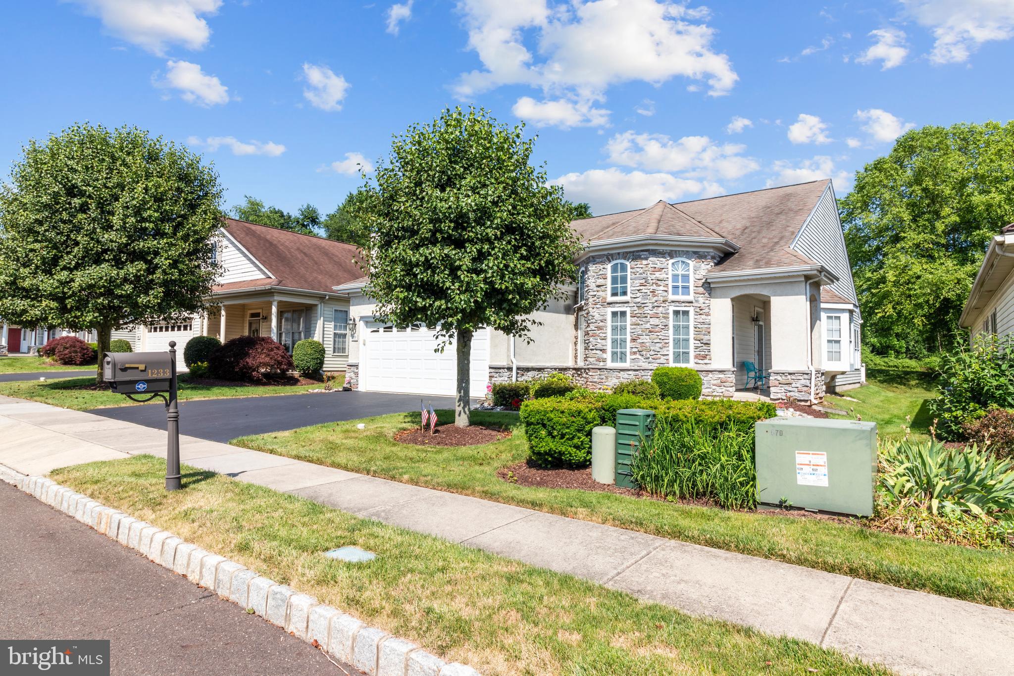 HERITAGE CR ESTS - Residential