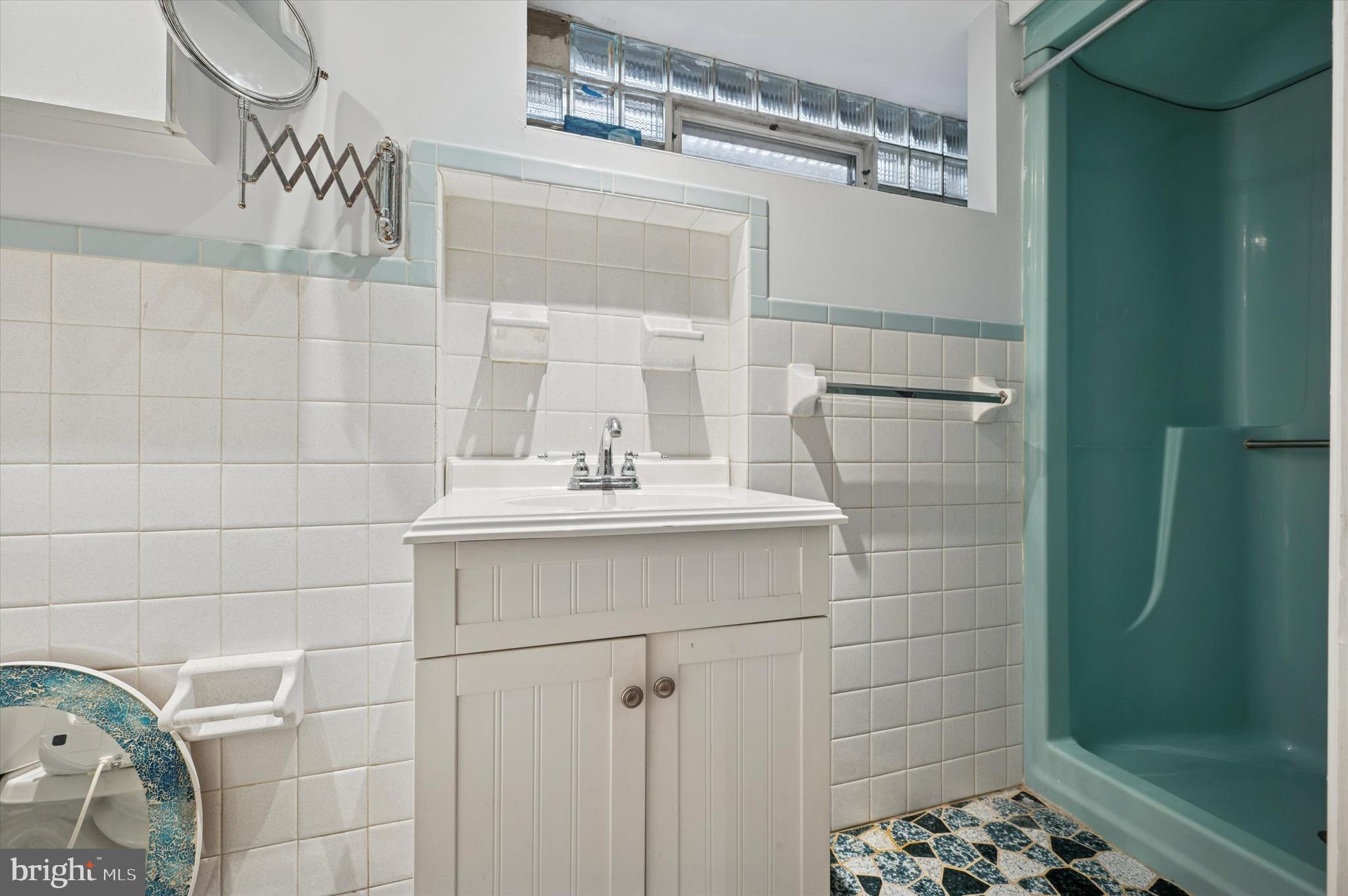 ROXBOROUGH - Residential