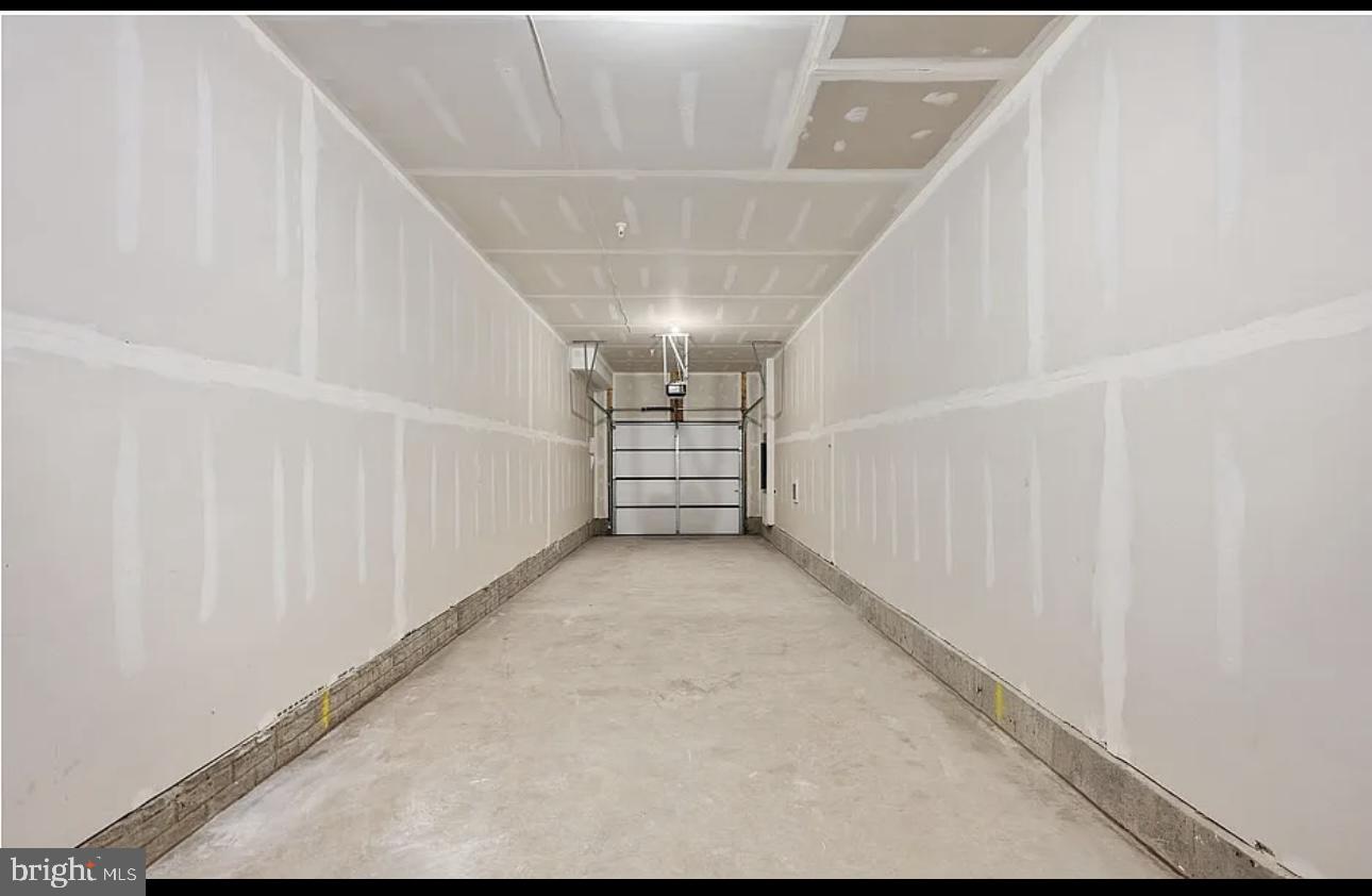 COMMONWEALTH PLACE AT WESTFIELDS - Residential Lease