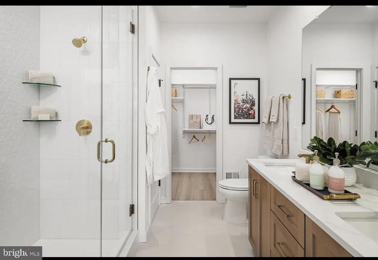 COMMONWEALTH PLACE AT WESTFIELDS - Residential Lease