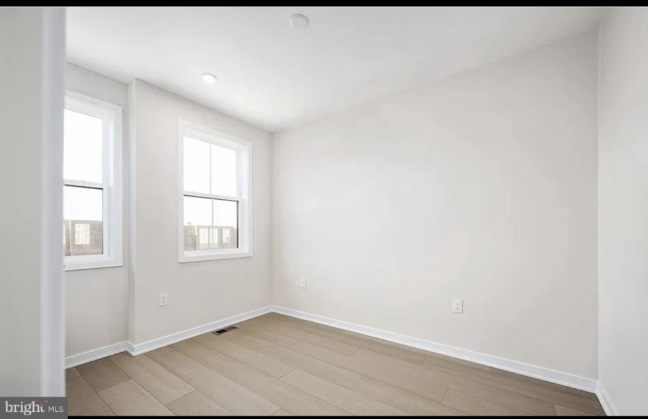 COMMONWEALTH PLACE AT WESTFIELDS - Residential Lease