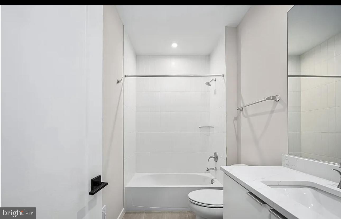 COMMONWEALTH PLACE AT WESTFIELDS - Residential Lease