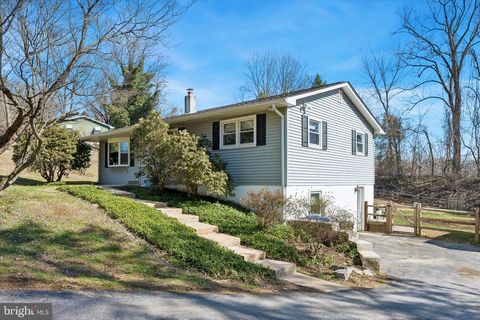 Homes For Sale - 100 Evergreen Drive<br/> COATESVILLE, PA 19320