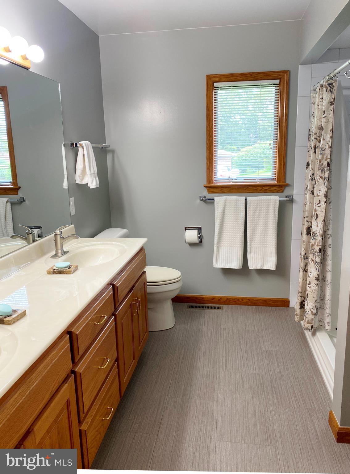 OAK POINTE - Residential