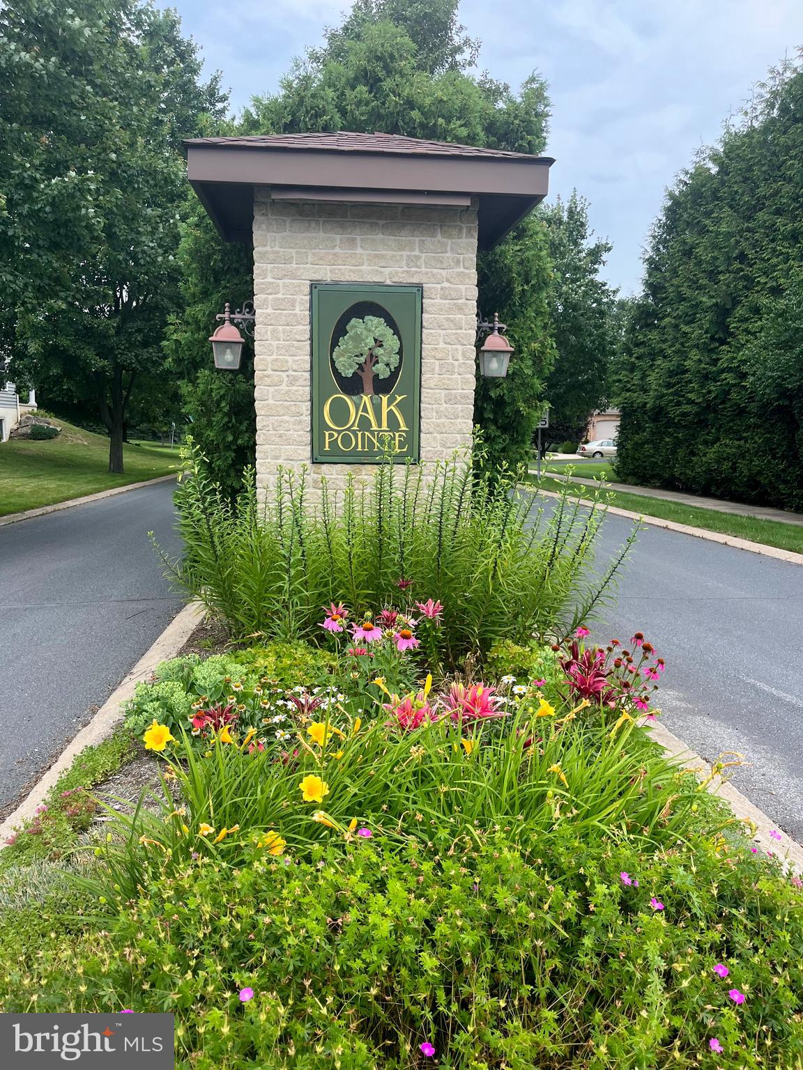 OAK POINTE - Residential