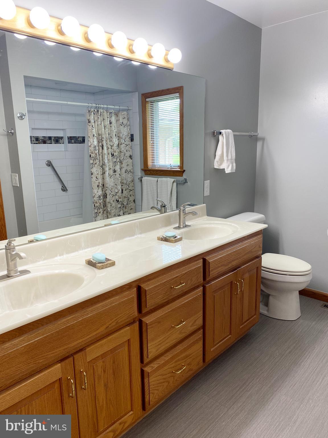 OAK POINTE - Residential