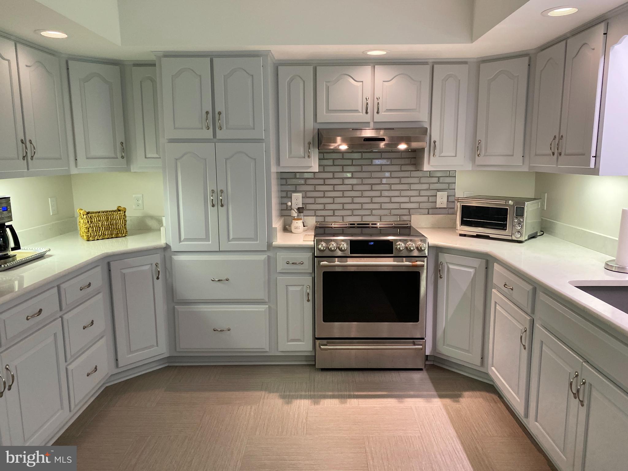 OAK POINTE - Residential