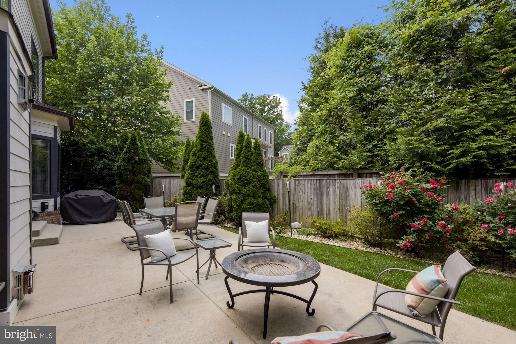 MCLEAN MANOR - Residential