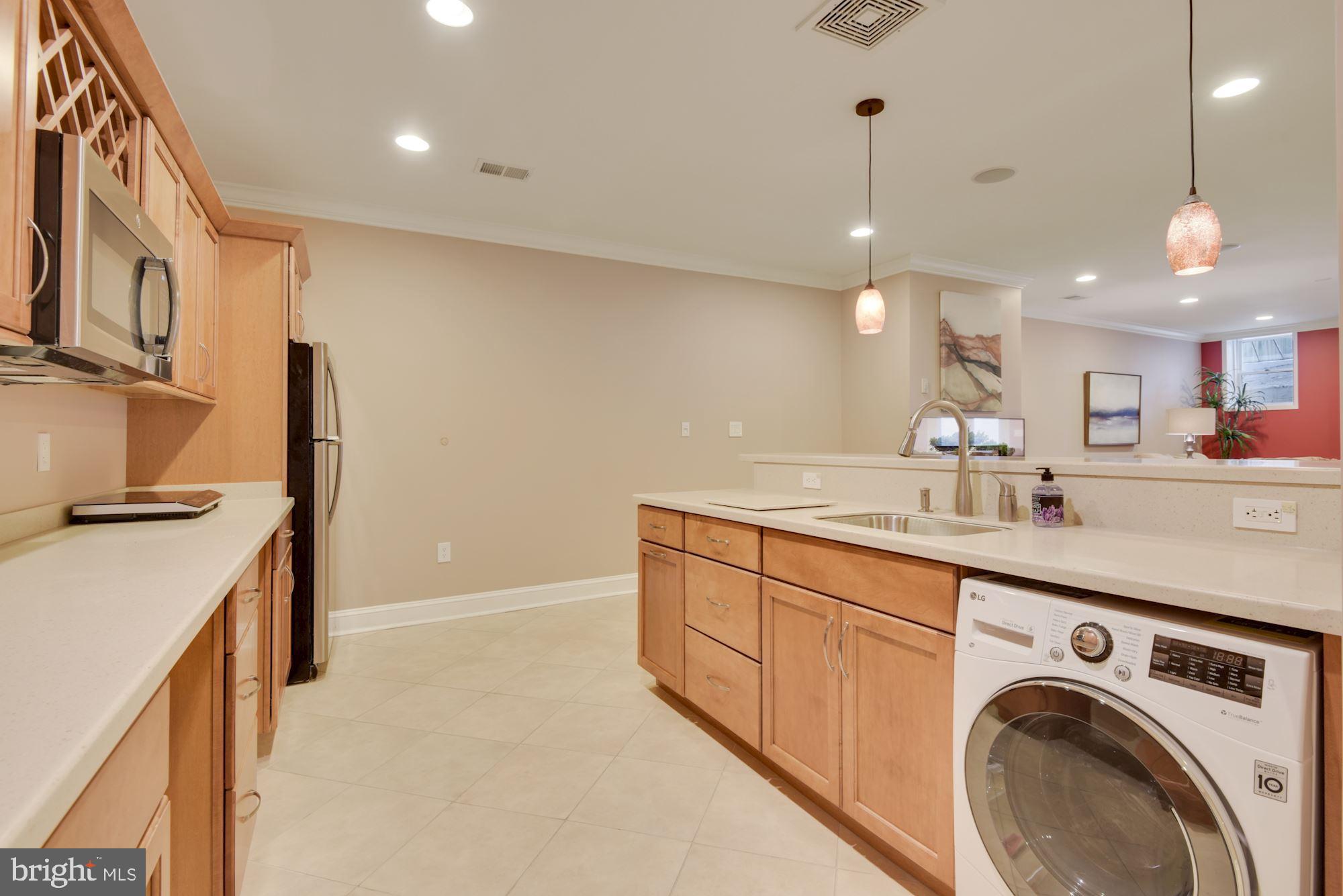 MCLEAN MANOR - Residential