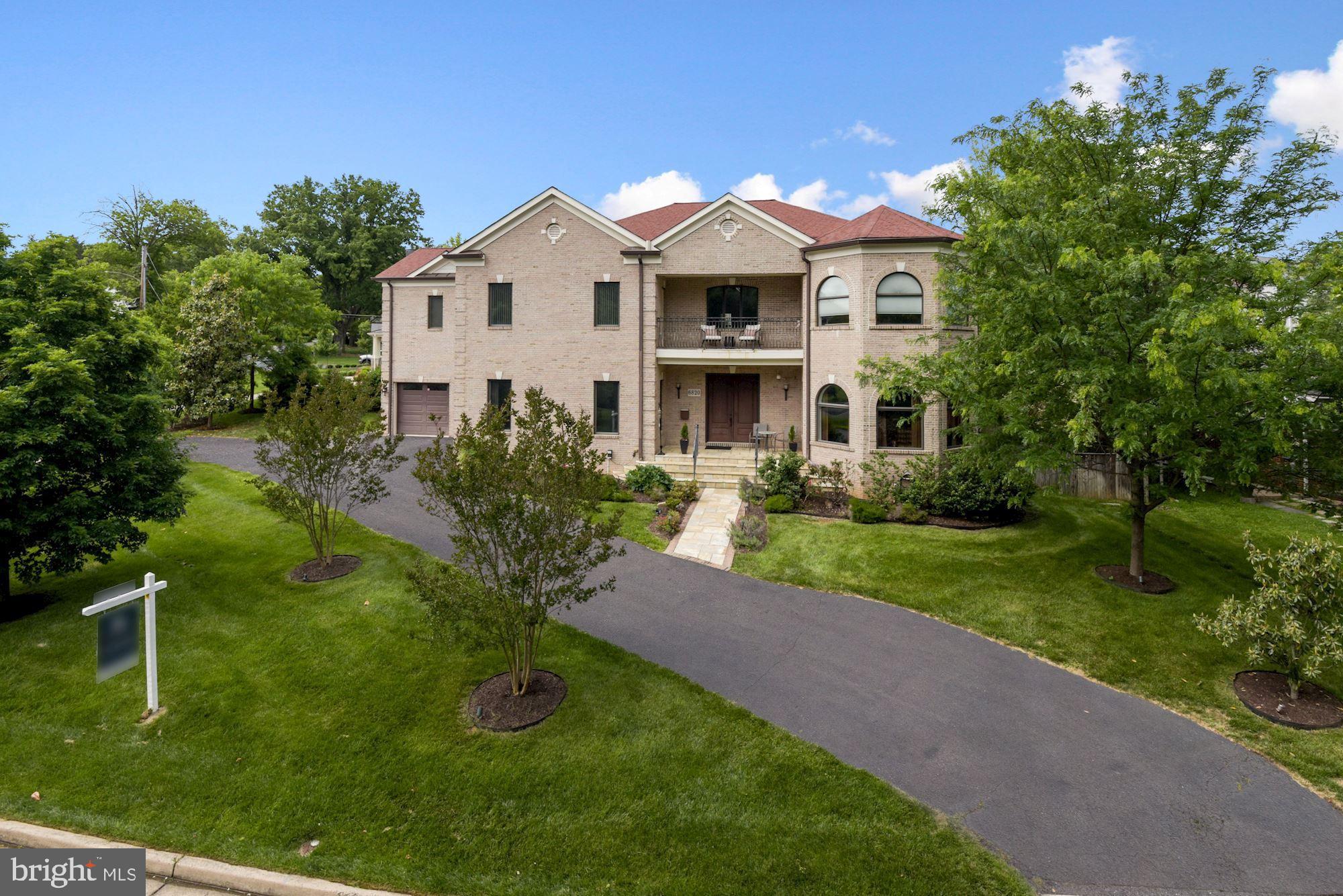 MCLEAN MANOR - Residential