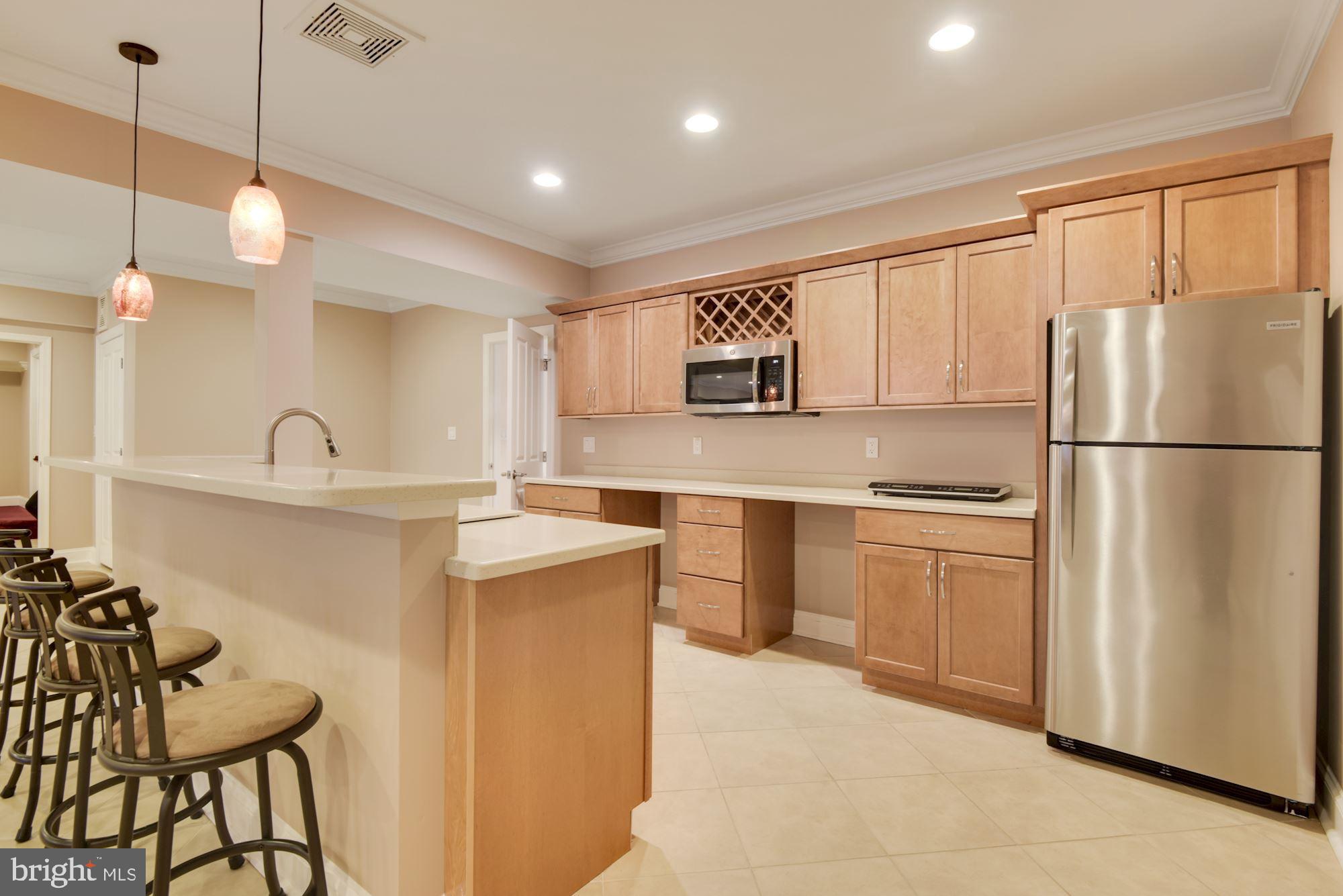 MCLEAN MANOR - Residential