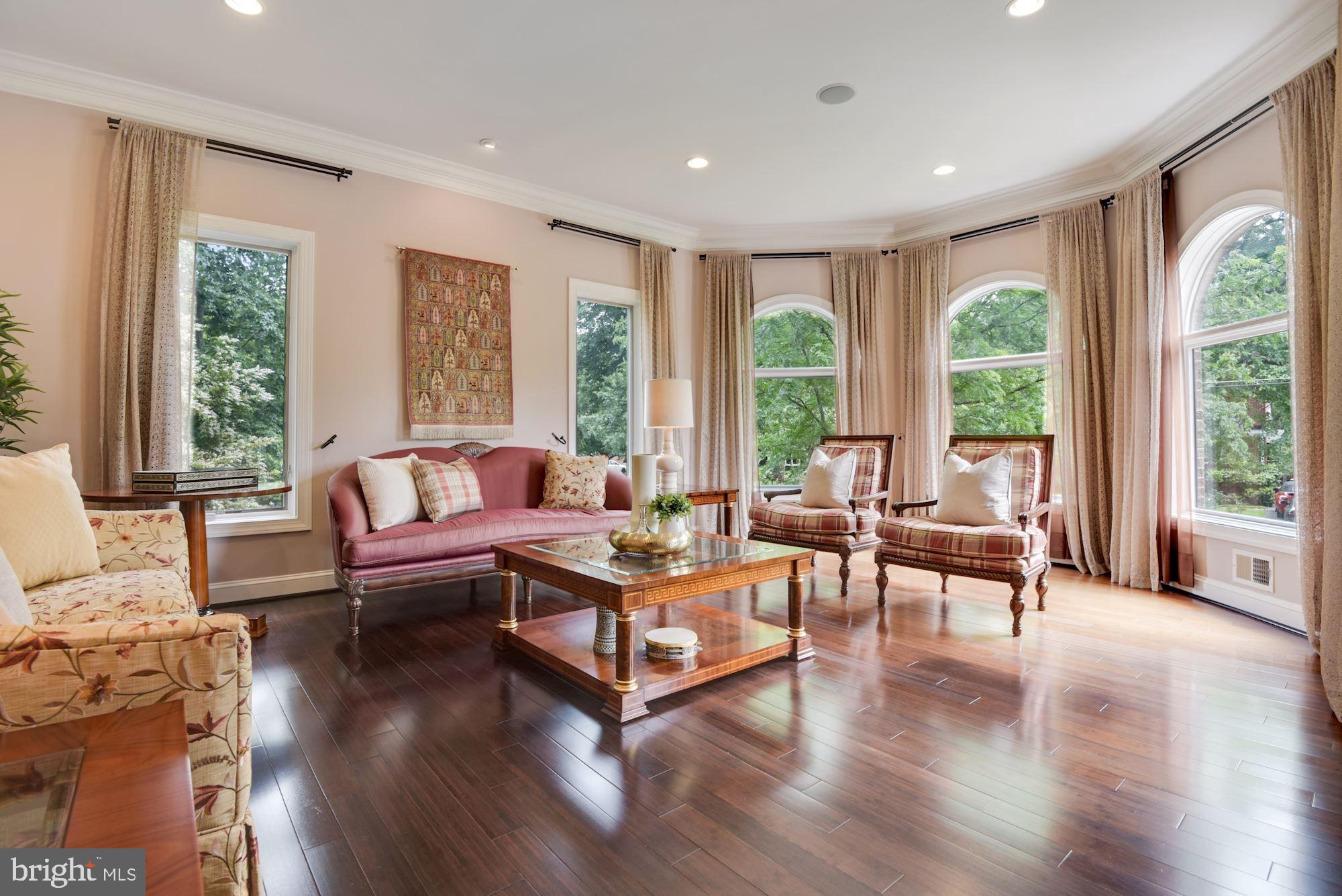 MCLEAN MANOR - Residential