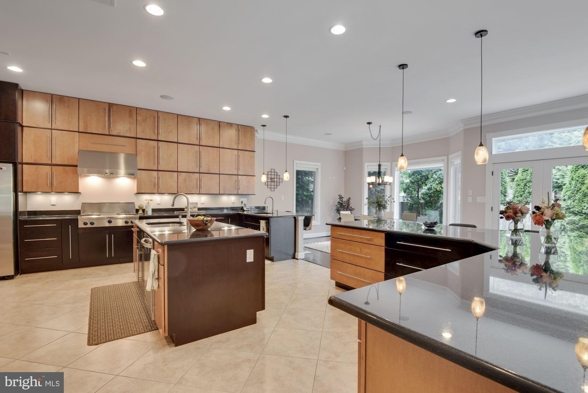 MCLEAN MANOR - Residential