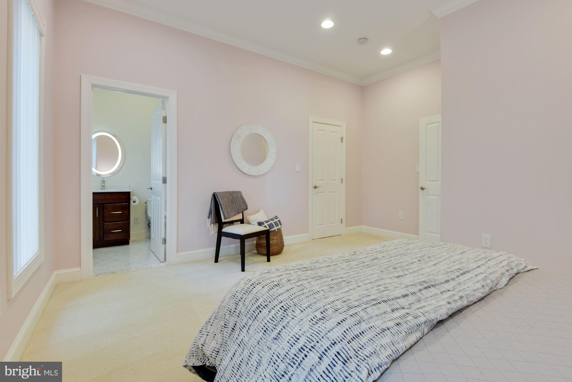 MCLEAN MANOR - Residential