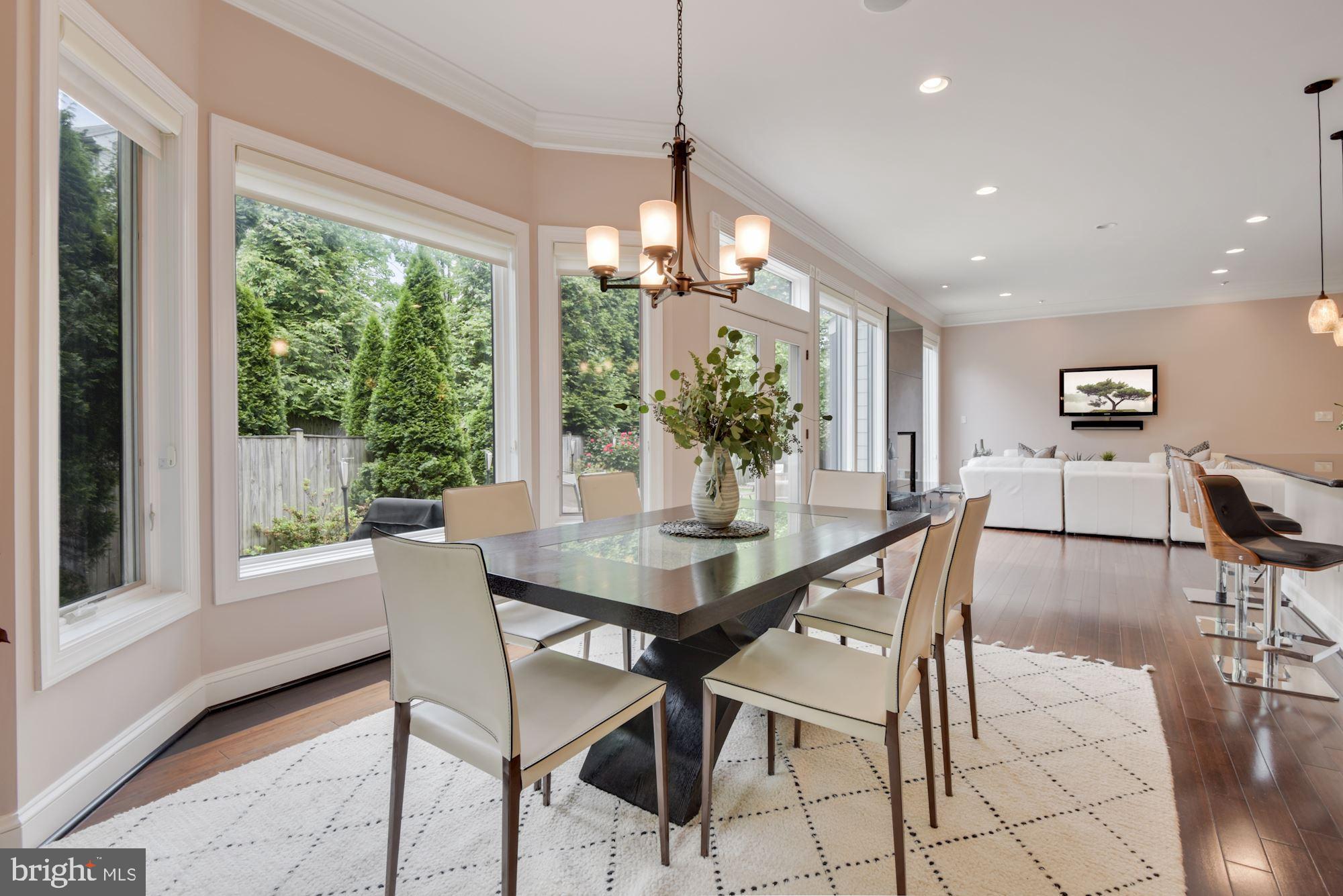 MCLEAN MANOR - Residential