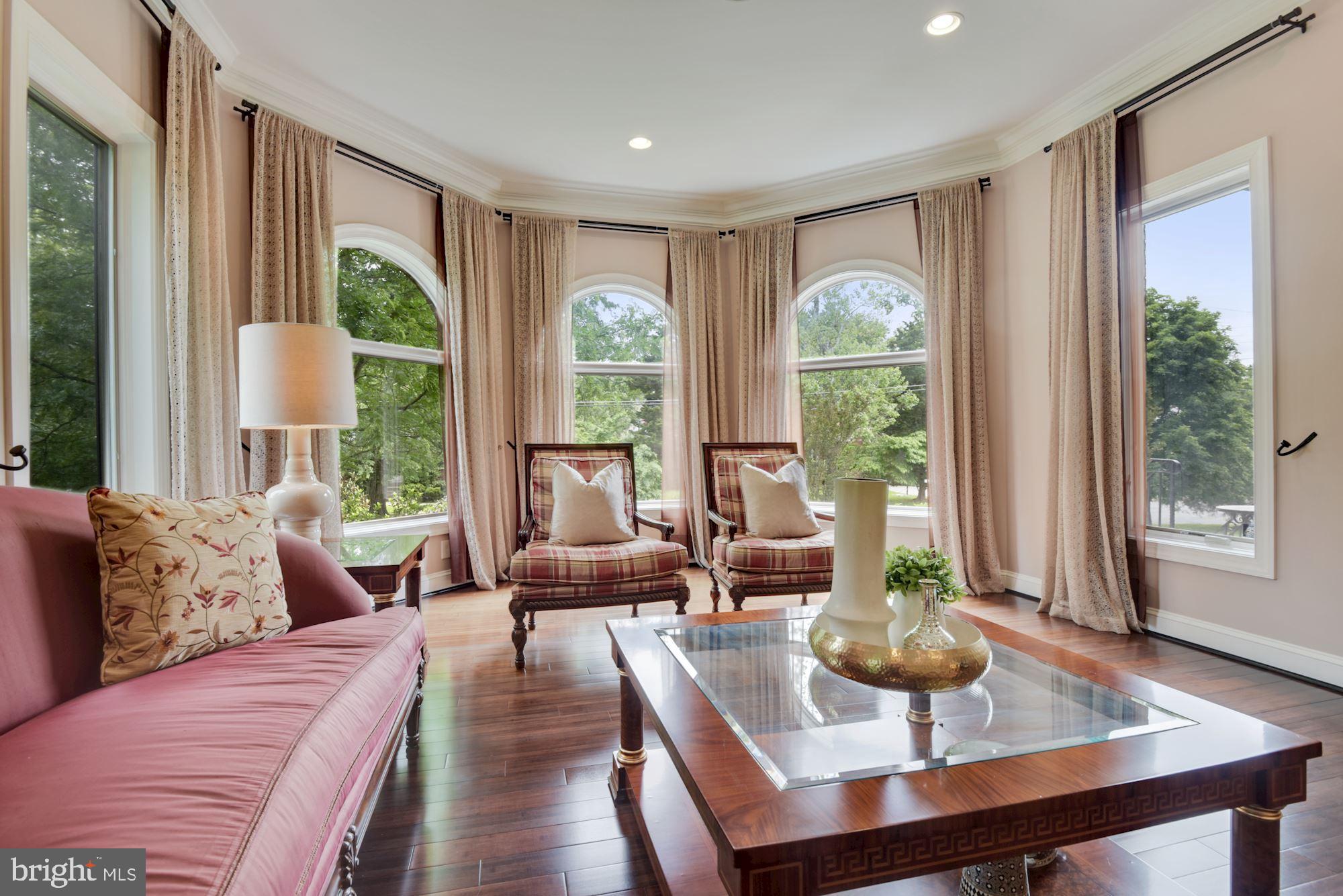 MCLEAN MANOR - Residential