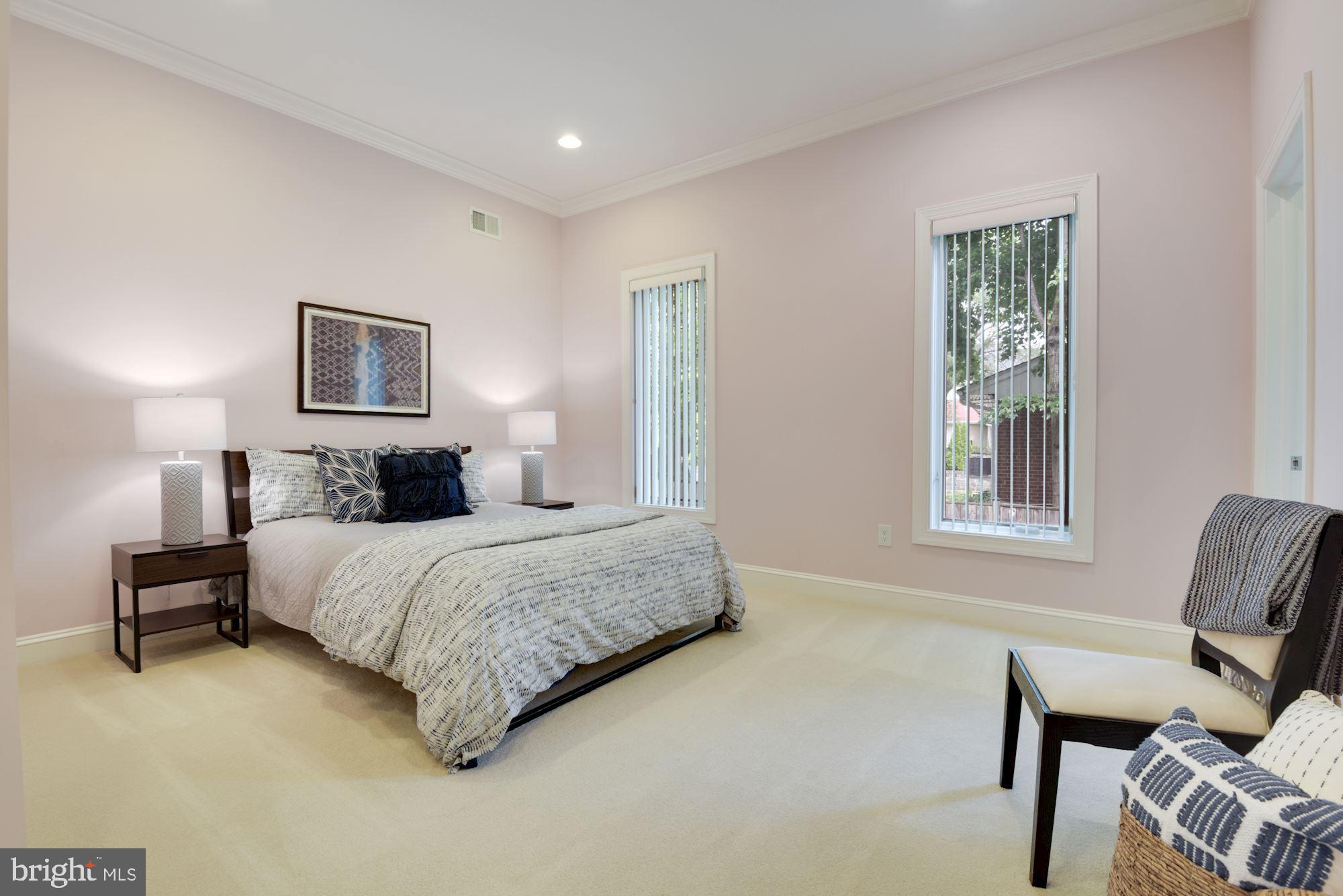 MCLEAN MANOR - Residential