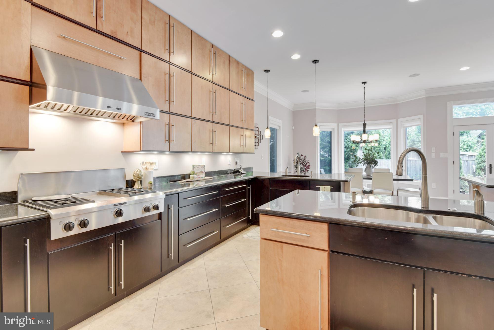 MCLEAN MANOR - Residential