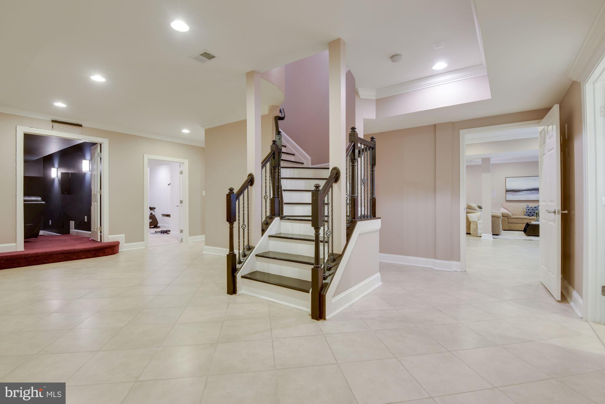 MCLEAN MANOR - Residential