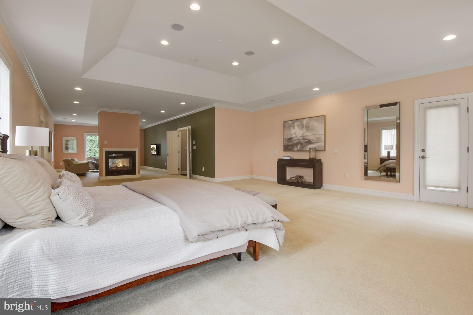 MCLEAN MANOR - Residential