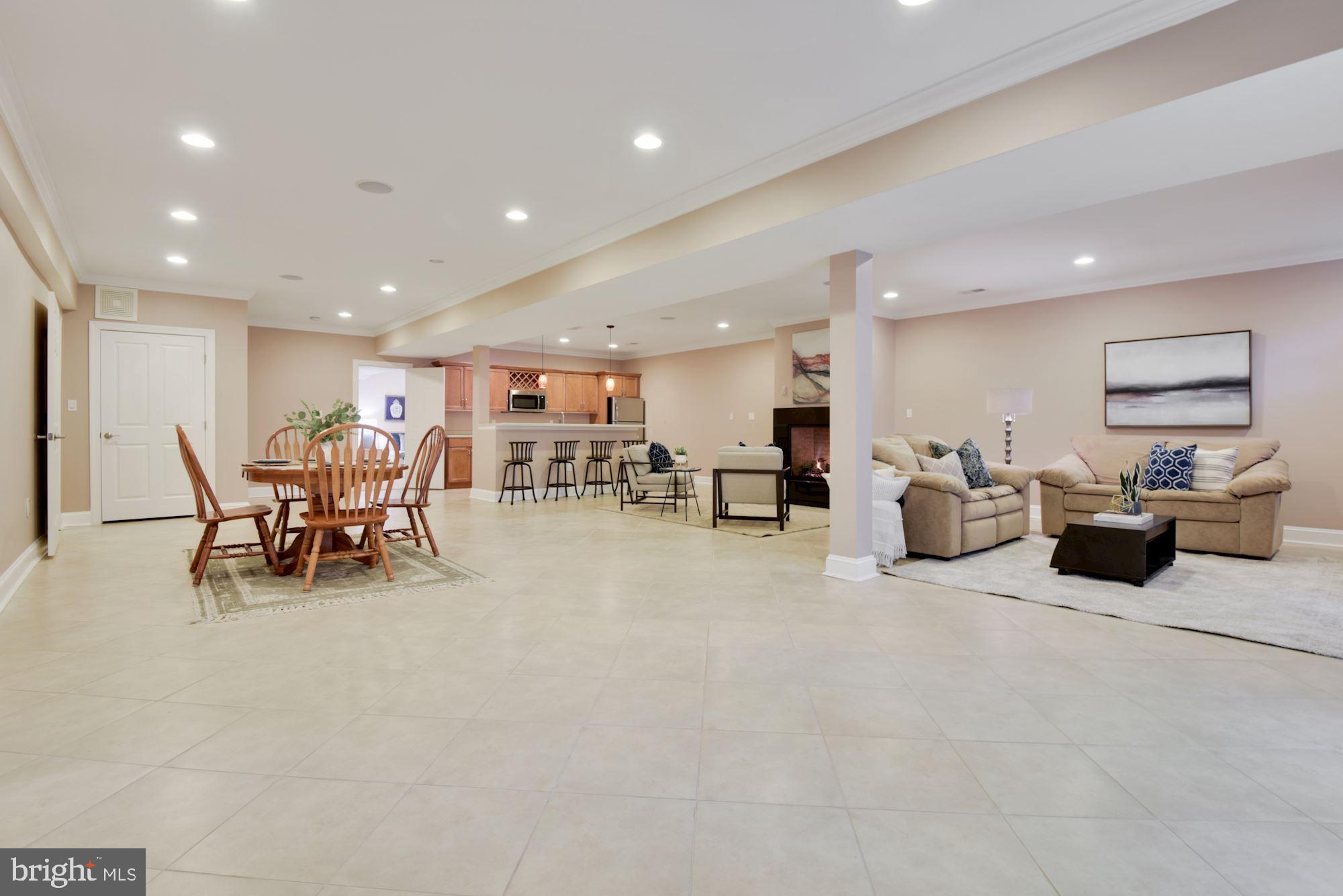 MCLEAN MANOR - Residential