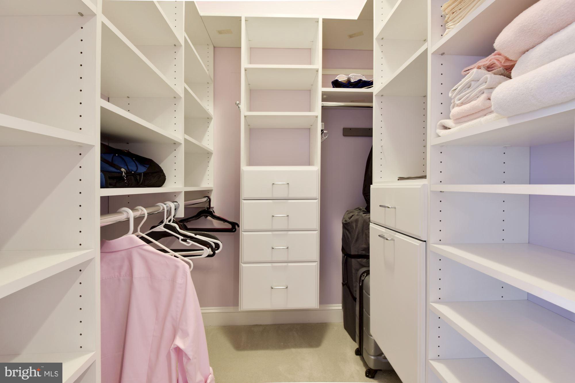 MCLEAN MANOR - Residential