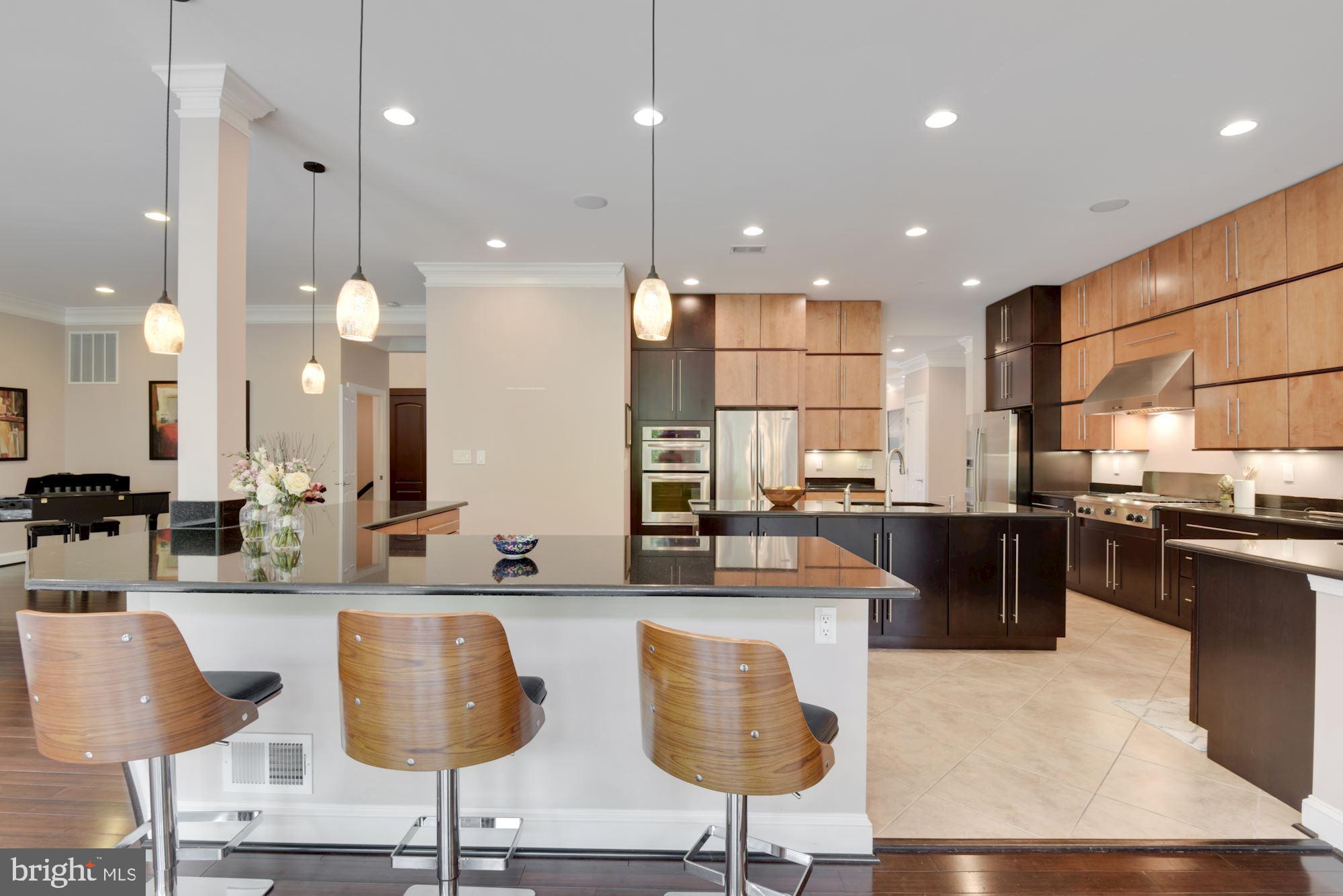 MCLEAN MANOR - Residential