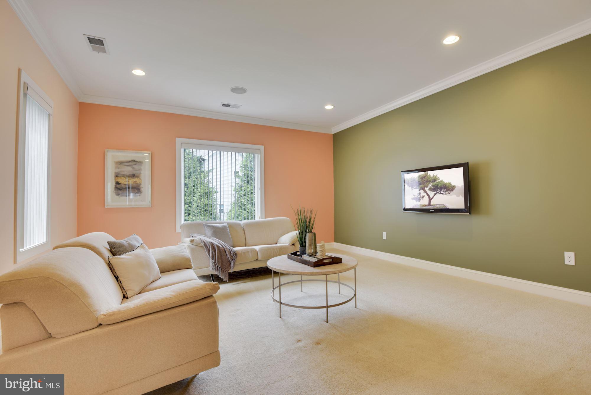 MCLEAN MANOR - Residential