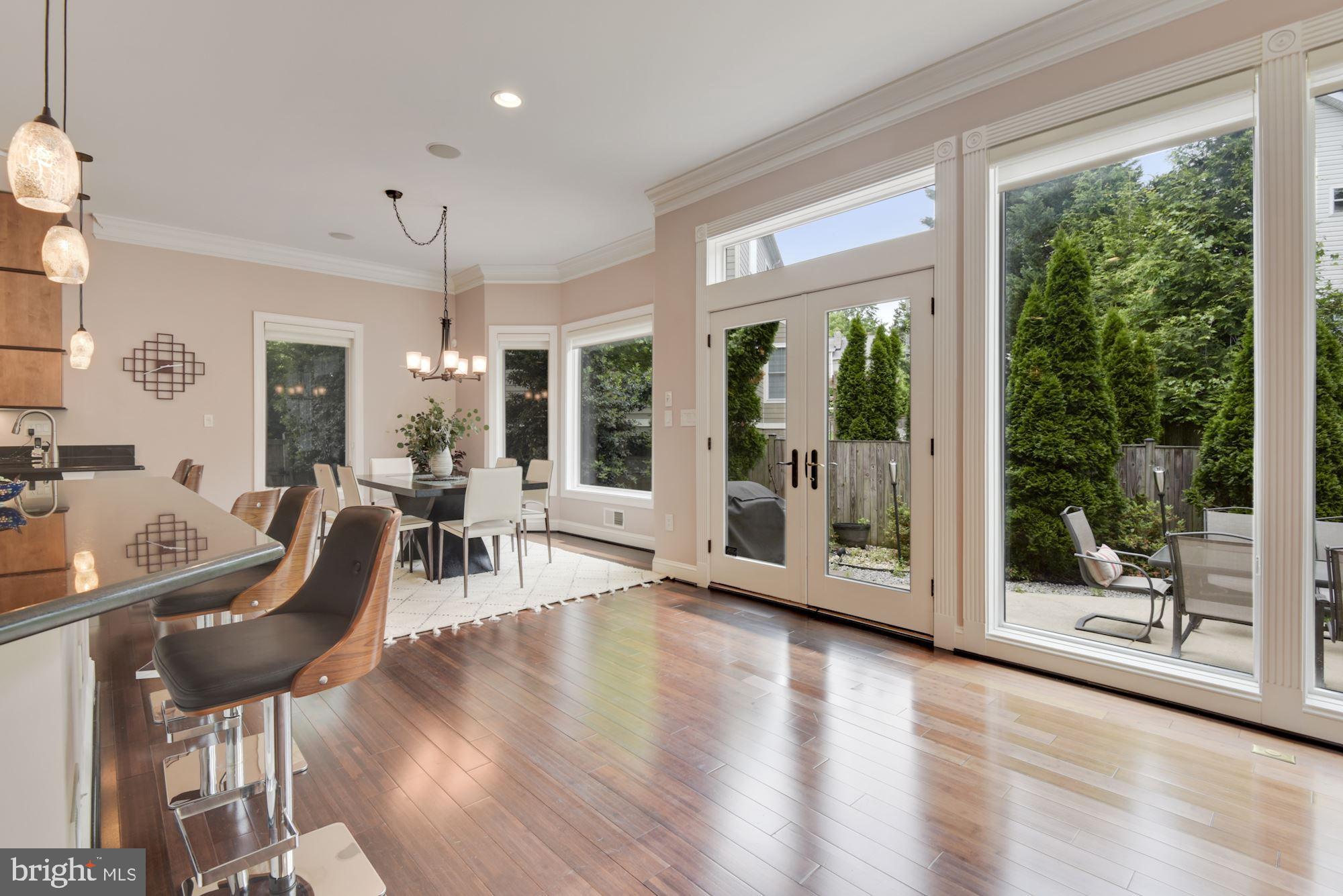 MCLEAN MANOR - Residential