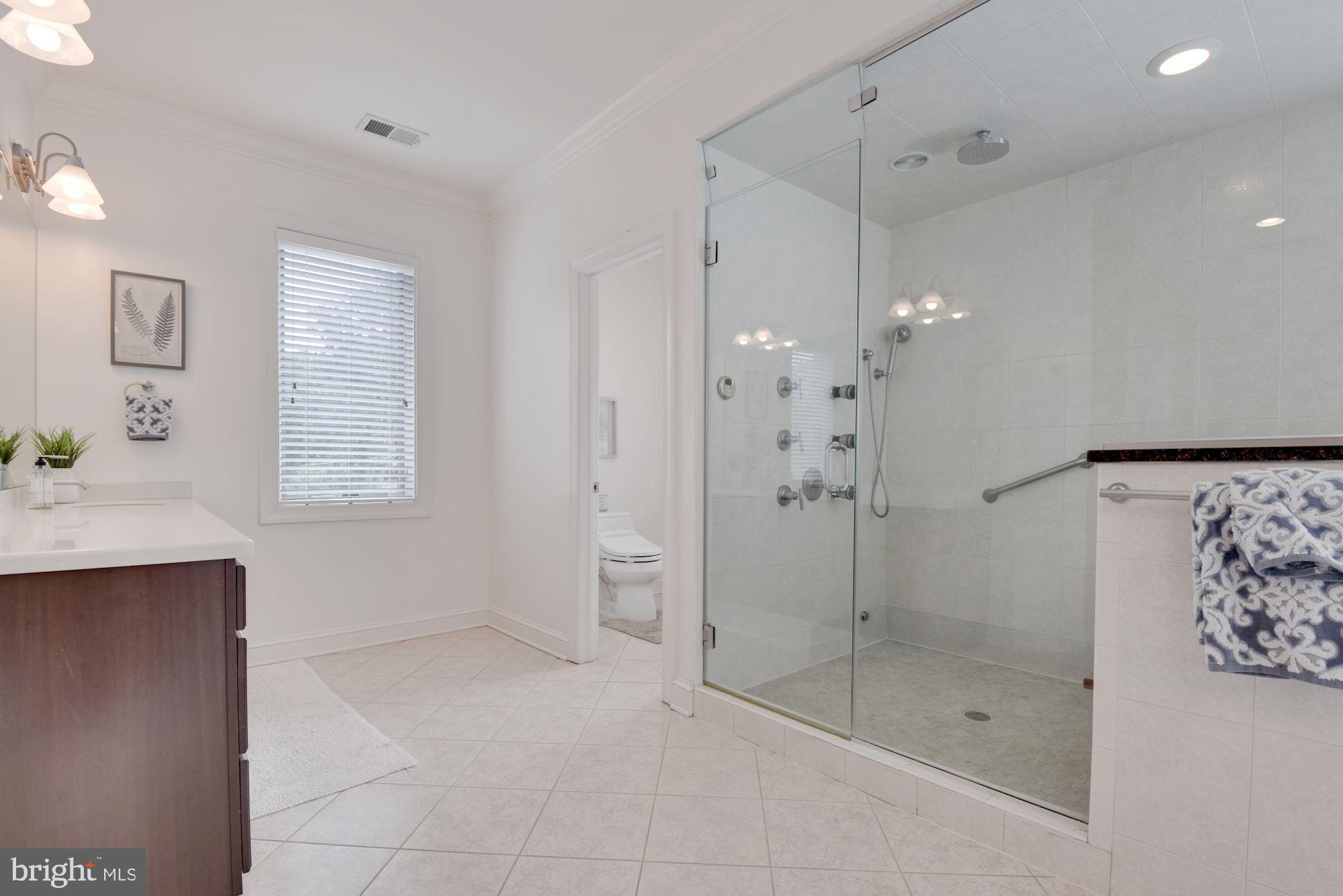 MCLEAN MANOR - Residential