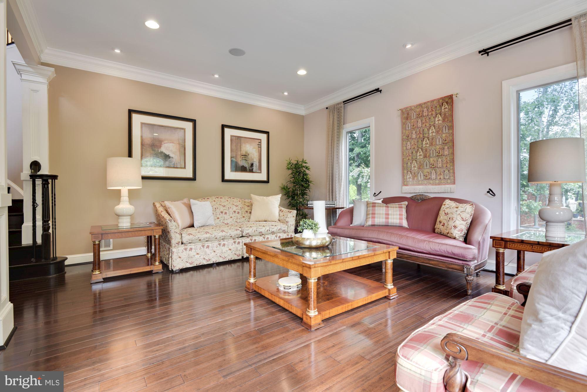 MCLEAN MANOR - Residential