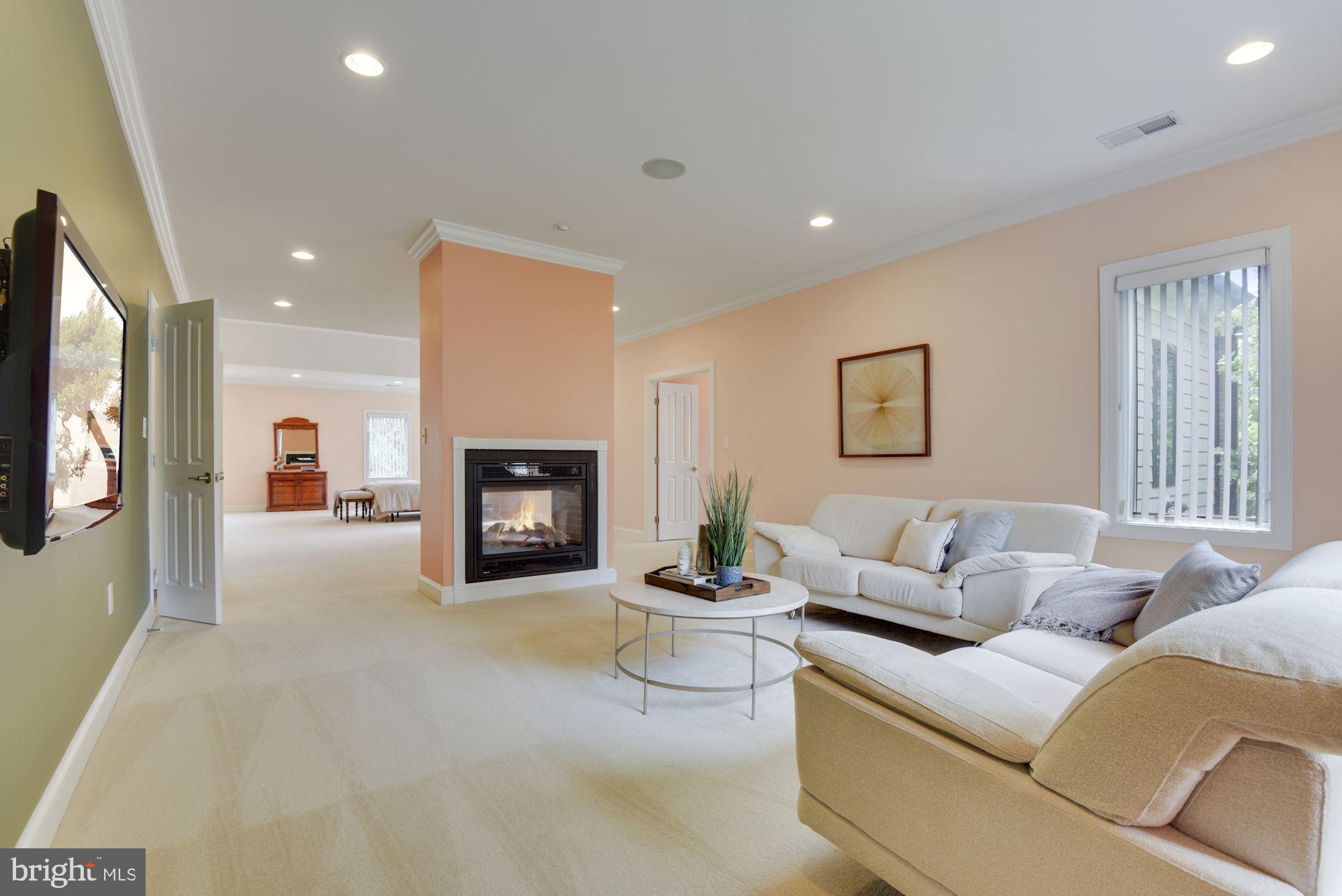 MCLEAN MANOR - Residential