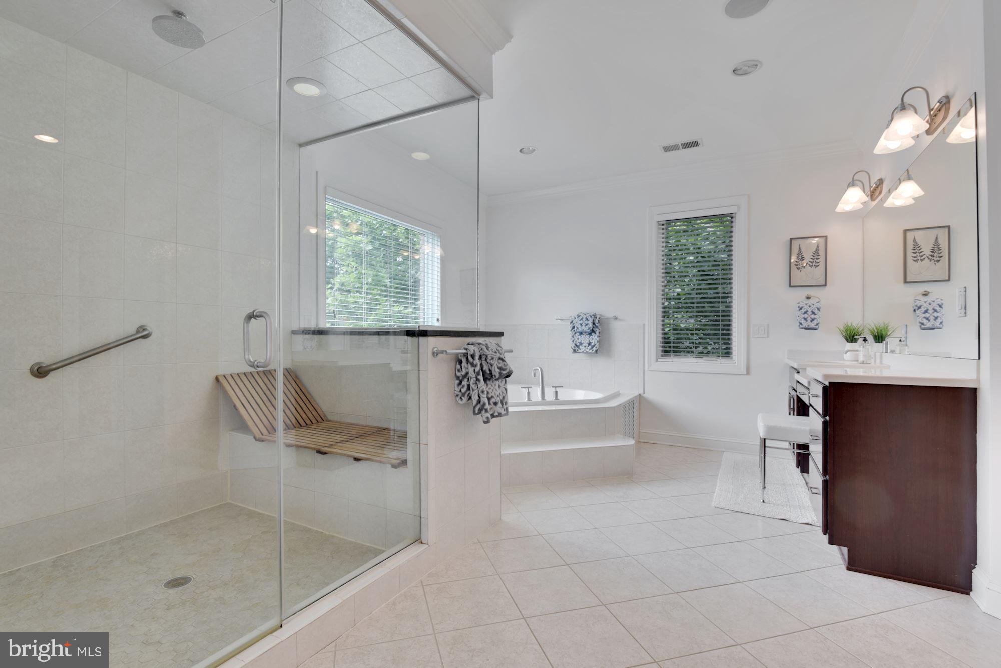 MCLEAN MANOR - Residential